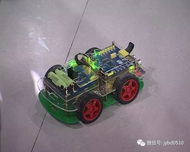 自然美景中的遥控汽车探险之旅比赛视频欣赏