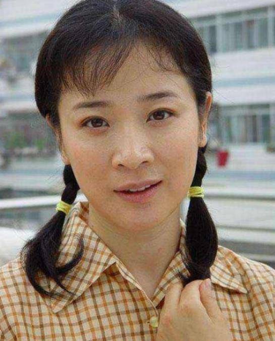 陈小艺的温馨日常，演员生涯与友情的力量