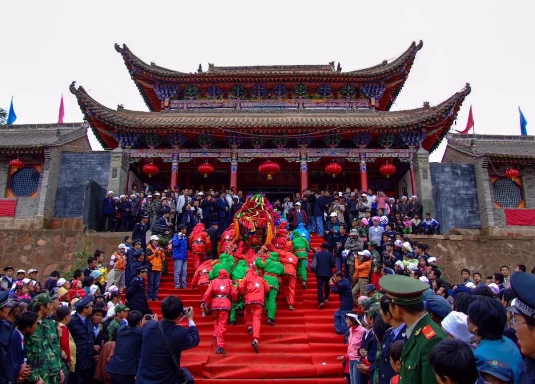 最新庙会舞视频，舞动变化，展现自信风采
